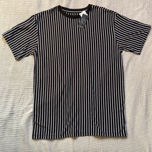 Black / white striped T-shirt